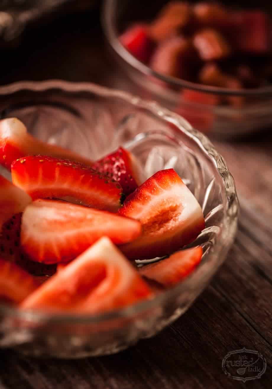 Rhubarb summer cocktail recipes | www.littlerustedladle.com #rhubarb #cocktails #foodphotography