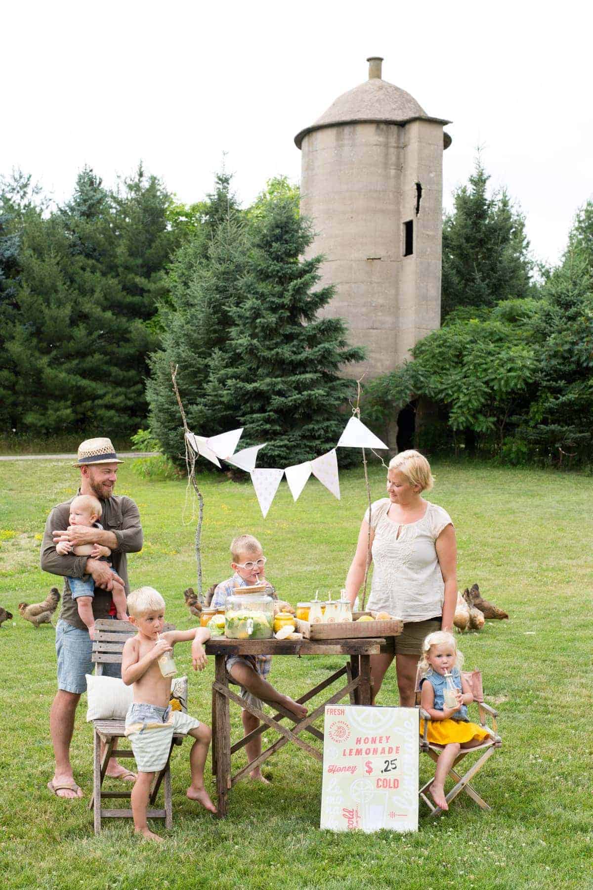 Everyone around the lemonade stand