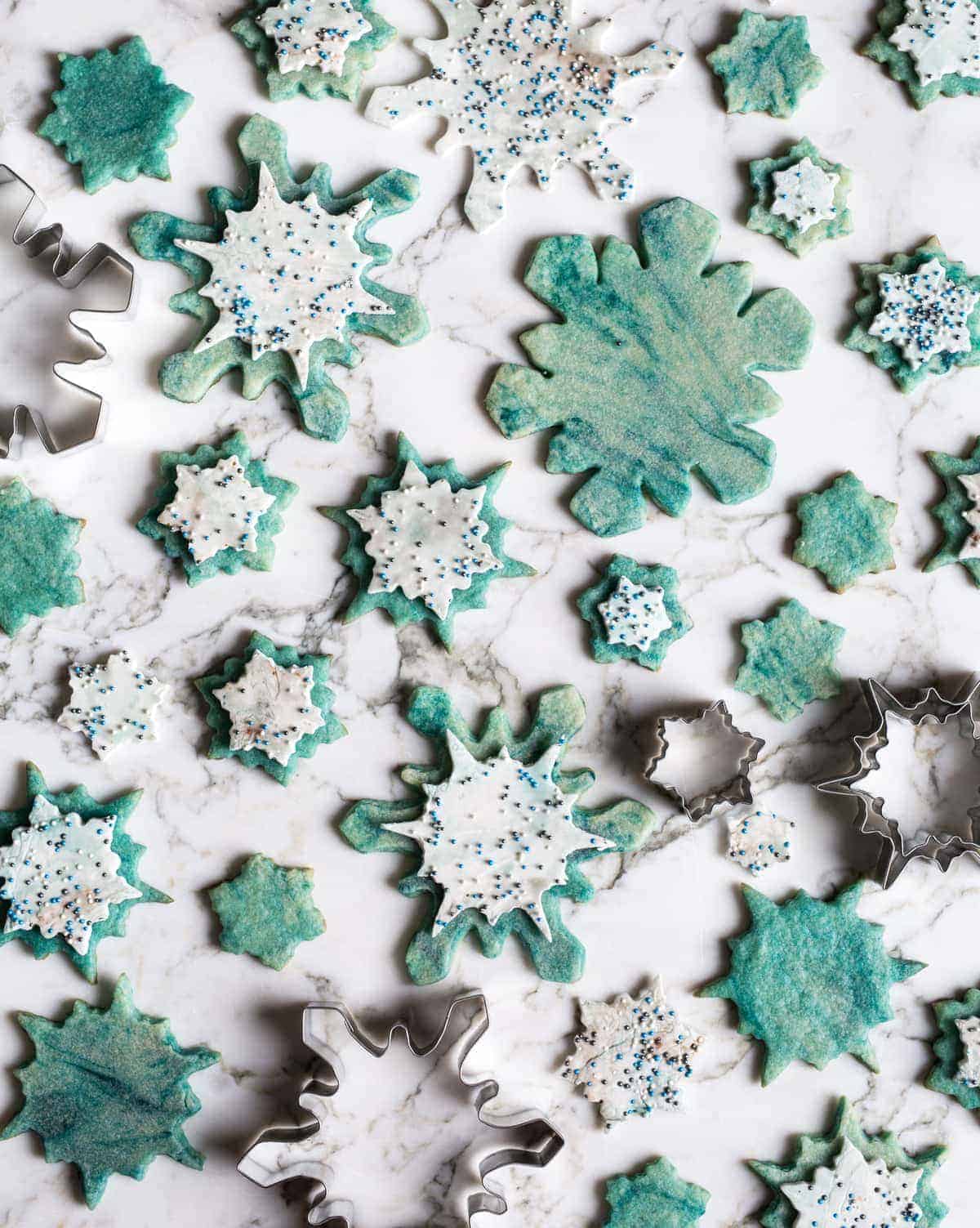 snowflake-cookie-decorating-with-toddler-jena-carlin-photography-web-10