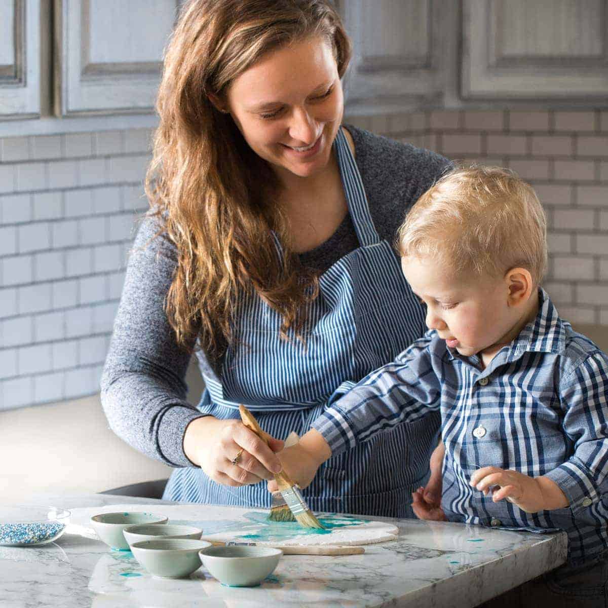 snowflake-cookie-decorating-with-toddler-jena-carlin-photography-web-7